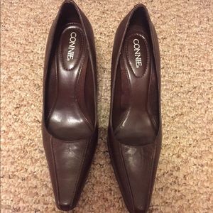Brown Heels by Connie